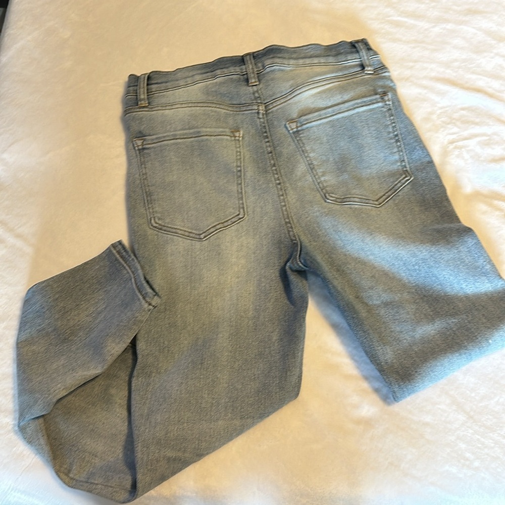 Distressed High Rise Jeans - Picture 4 of 5